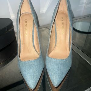LIGHT BLUE DENIM HEELS SIZE 8